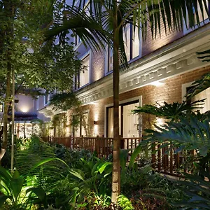 ホテル Thrive, A Tropical Courtyard